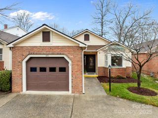 125 Exeter Court, Hendersonville, NC 28791