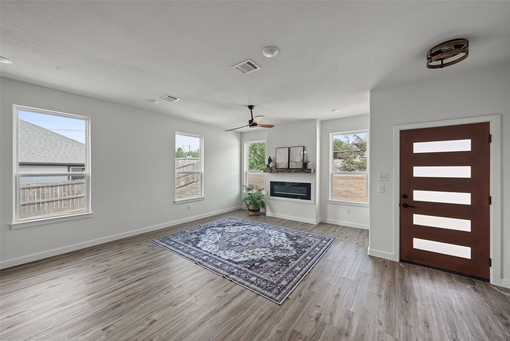 5824 Stonegate Circle, Granbury, TX 76048 — photo 5