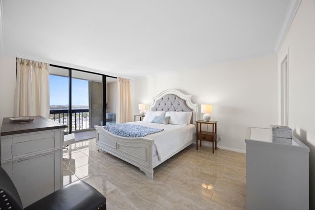 2425 Presidential Way Ph2, West Palm Beach, FL 33401
