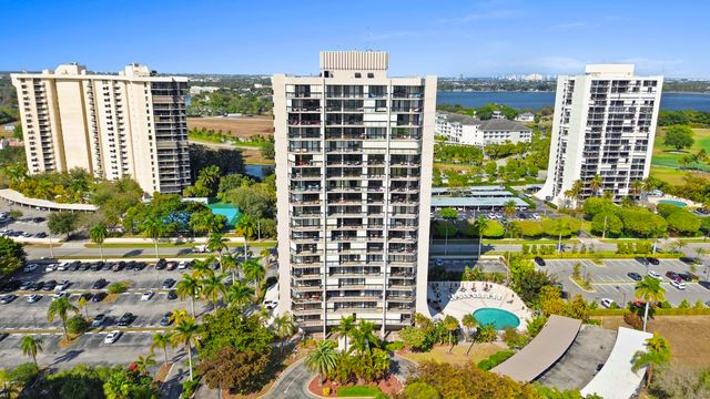 2425 Presidential Way Ph2, West Palm Beach, FL 33401
