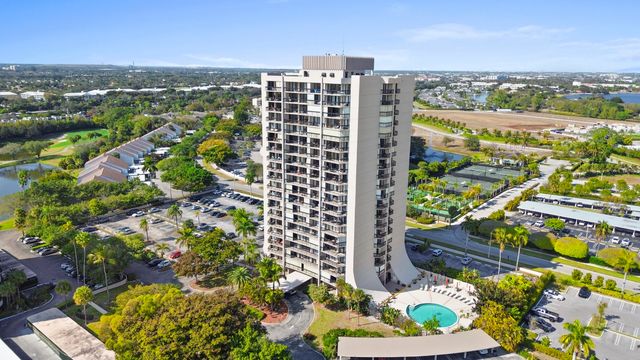 2425 Presidential Way Ph2, West Palm Beach, FL 33401