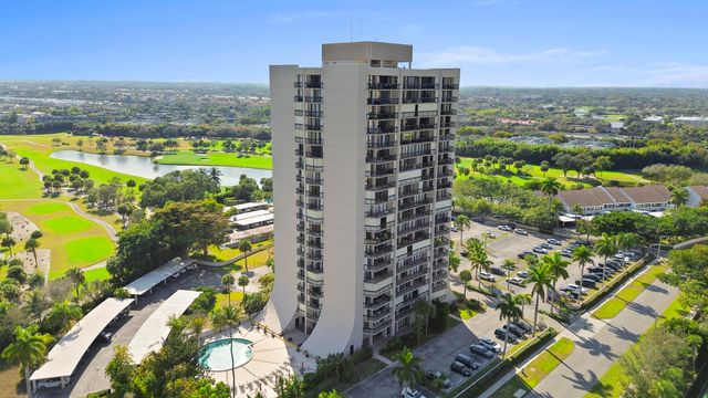 2425 Presidential Way Ph2, West Palm Beach, FL 33401