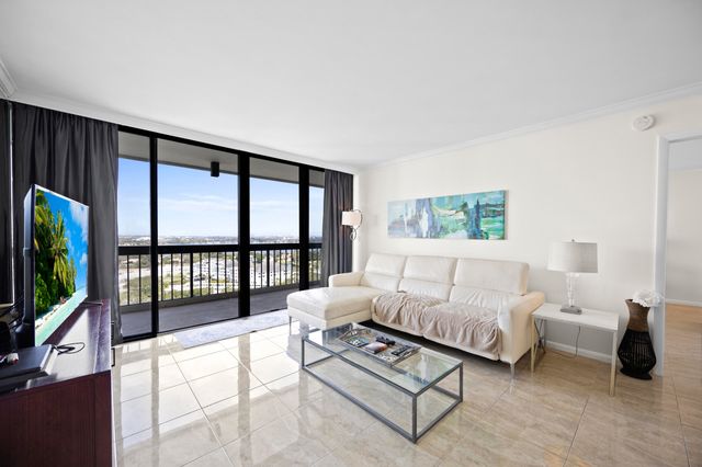 2425 Presidential Way Ph2, West Palm Beach, FL 33401