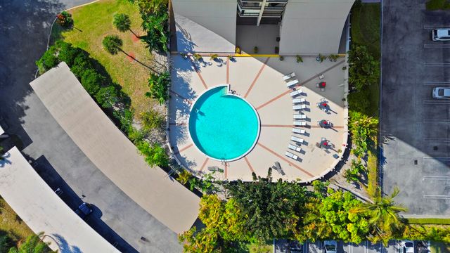 2425 Presidential Way Ph2, West Palm Beach, FL 33401