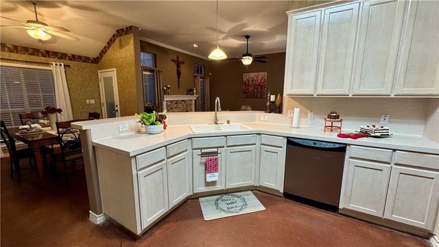 5906 Lindenwood Dr, Corpus Christi, TX 78414