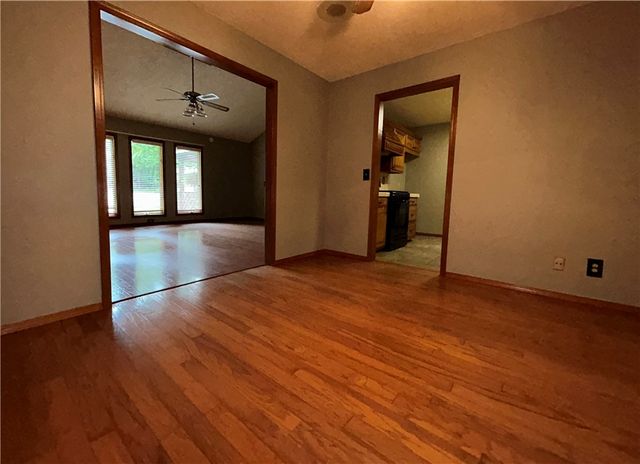 2413 E Twin Oaks Court, Fayetteville, AR 72703