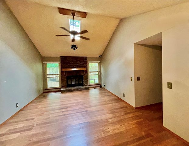 2413 E Twin Oaks Court, Fayetteville, AR 72703