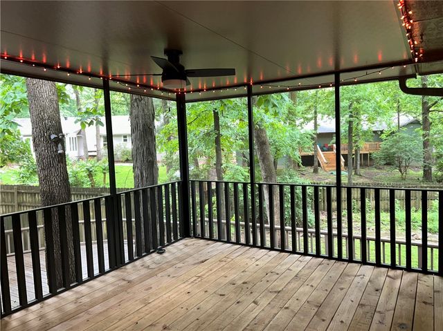 2413 E Twin Oaks Court, Fayetteville, AR 72703