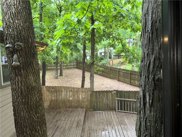 2413 E Twin Oaks Court, Fayetteville, AR 72703