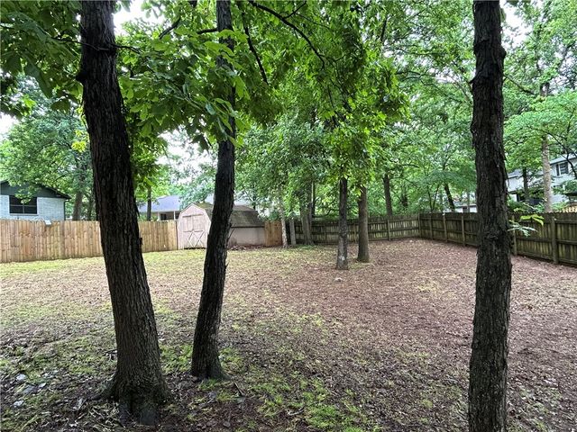 2413 E Twin Oaks Court, Fayetteville, AR 72703