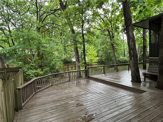 2413 E Twin Oaks Court, Fayetteville, AR 72703