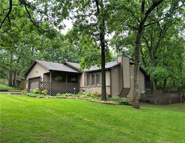 2413 E Twin Oaks Court, Fayetteville, AR 72703