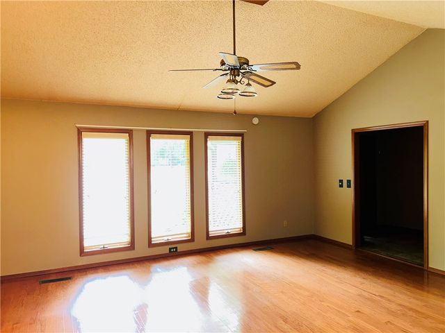 2413 E Twin Oaks Court, Fayetteville, AR 72703