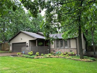 2413 E Twin Oaks Court, Fayetteville, AR 72703
