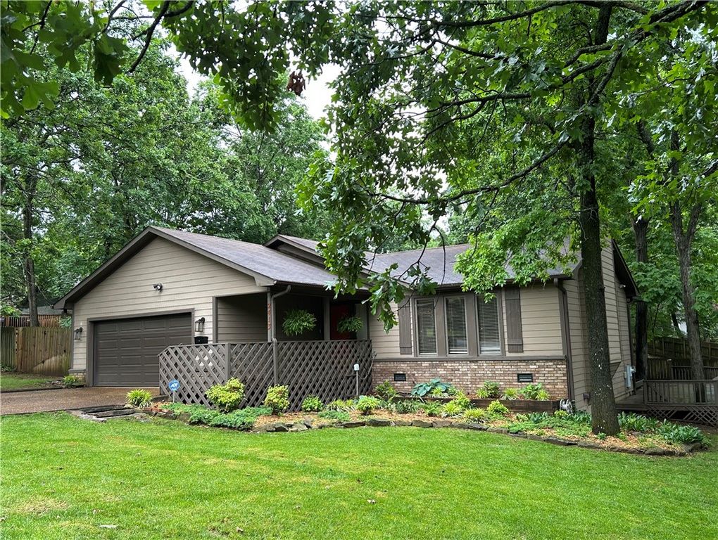 2413 E Twin Oaks Court, Fayetteville, AR 72703