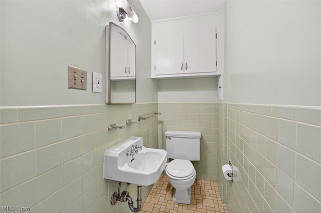 2416 Fenwood Road, University Heights, OH 44118