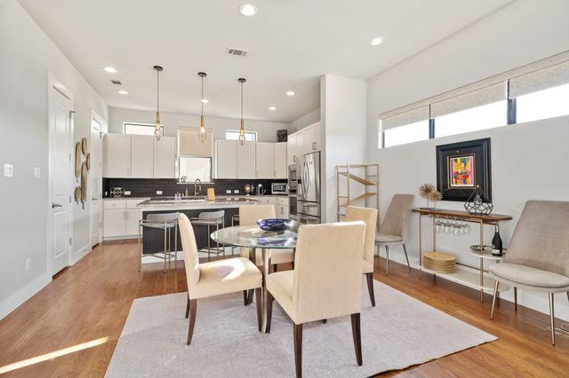 1118 S Adams Street, Fort Worth, TX 76104