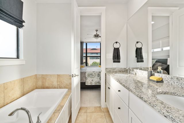 1118 S Adams Street, Fort Worth, TX 76104