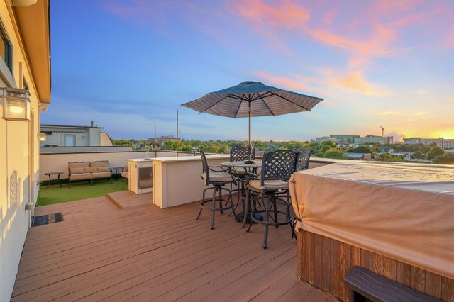 1118 S Adams Street, Fort Worth, TX 76104
