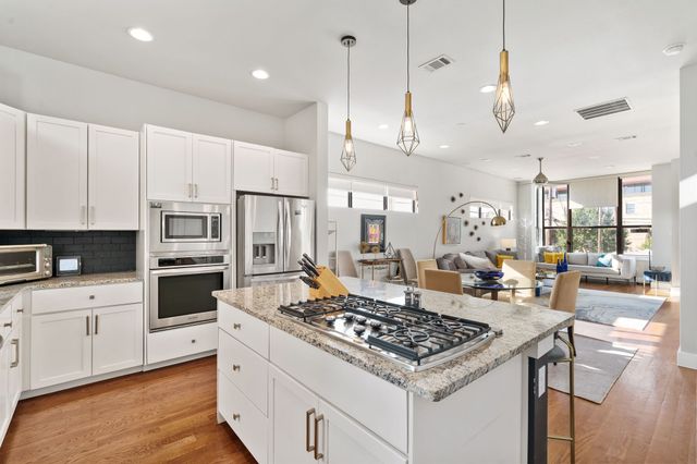 1118 S Adams Street, Fort Worth, TX 76104