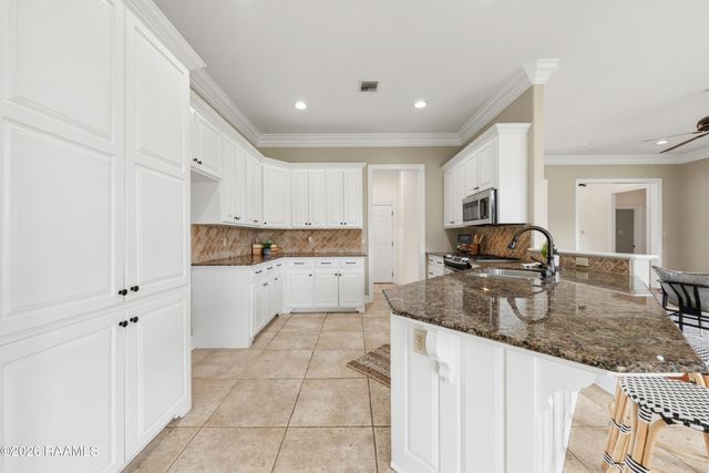 111 Spring View Drive, Youngsville, LA 70592