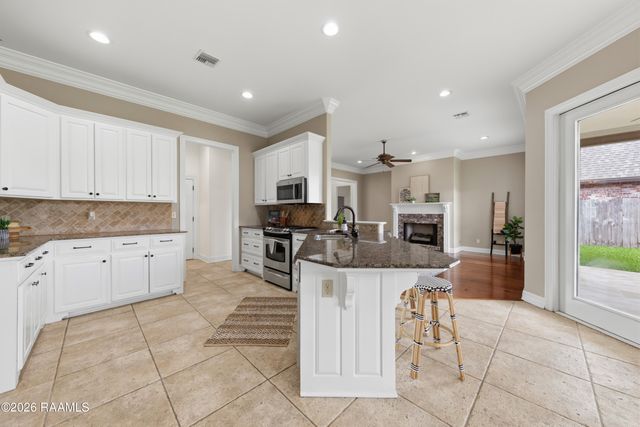 111 Spring View Drive, Youngsville, LA 70592