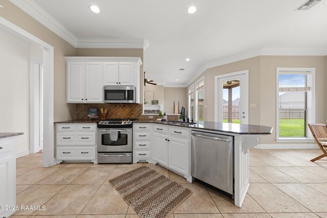111 Spring View Drive, Youngsville, LA 70592