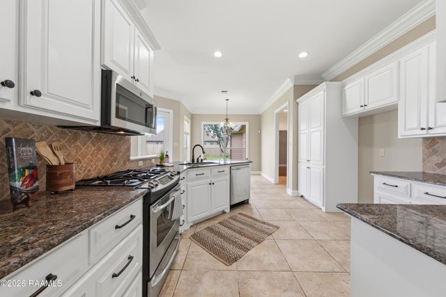 111 Spring View Drive, Youngsville, LA 70592