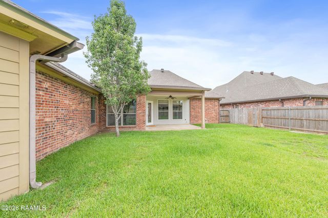 111 Spring View Drive, Youngsville, LA 70592