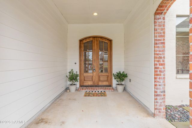 111 Spring View Drive, Youngsville, LA 70592
