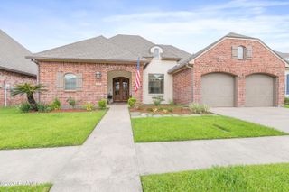 111 Spring View Drive, Youngsville, LA 70592