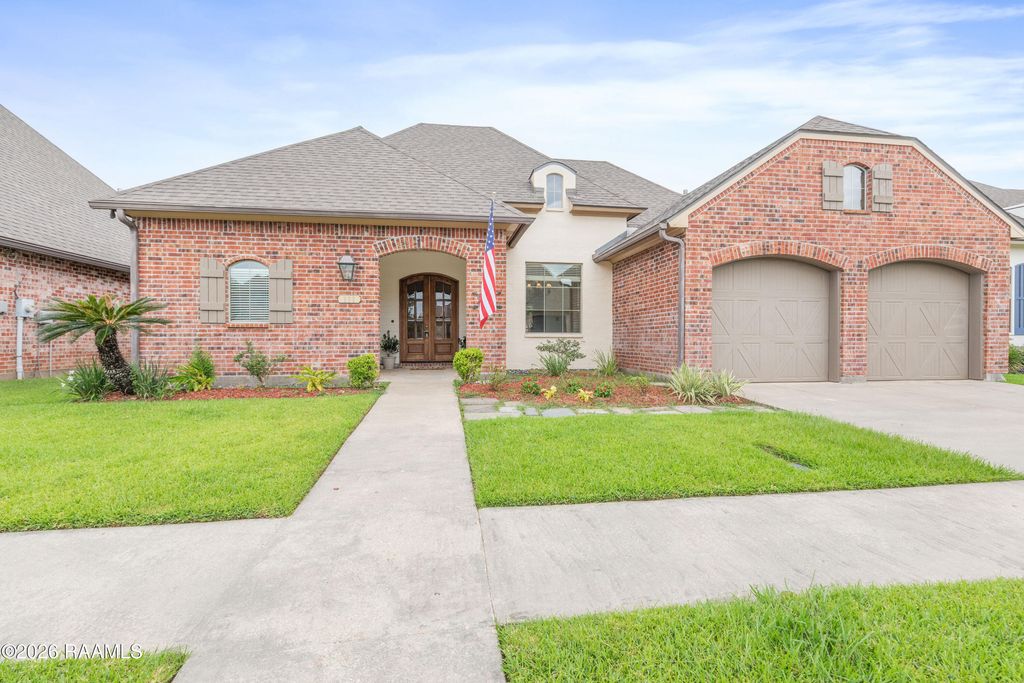 111 Spring View Drive, Youngsville, LA 70592