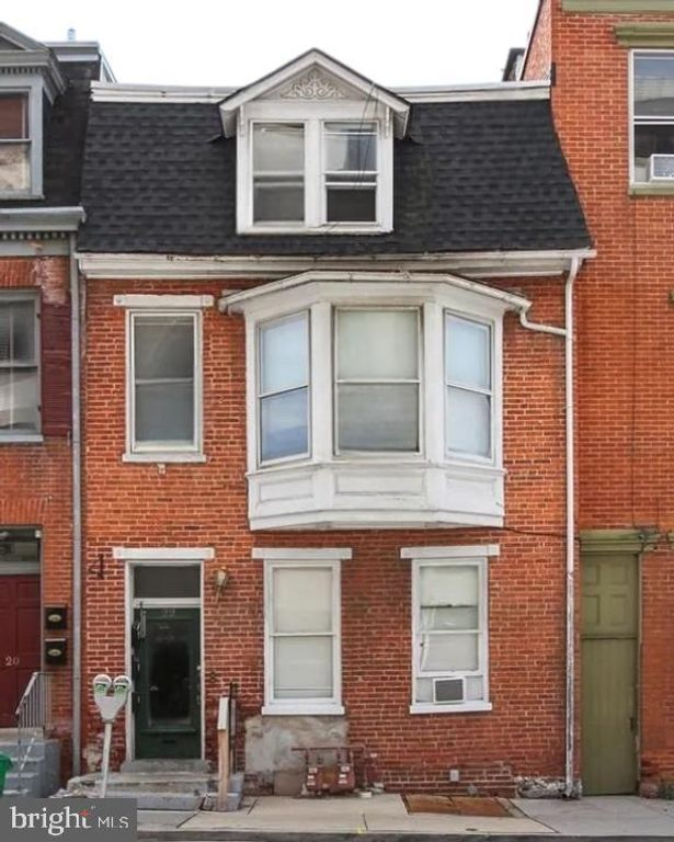 22 W KING ST, York, PA 17401