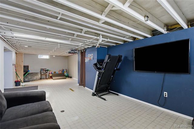 26071 Compson Street, Roseville, MI 48066