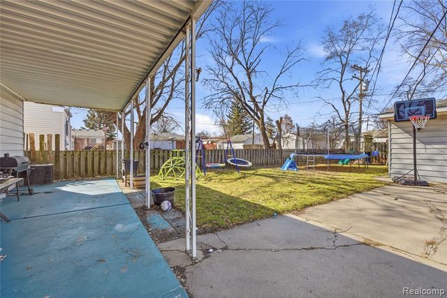 26071 Compson Street, Roseville, MI 48066