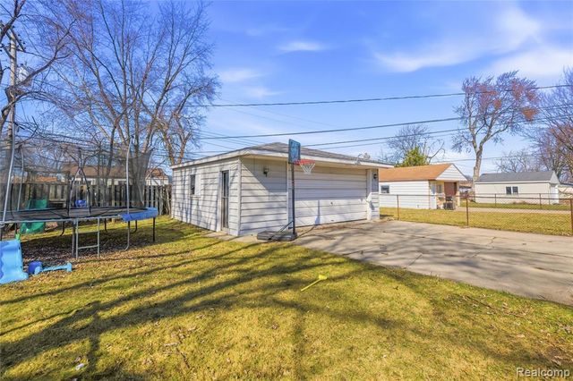 26071 Compson Street, Roseville, MI 48066