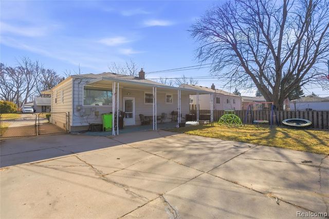 26071 Compson Street, Roseville, MI 48066