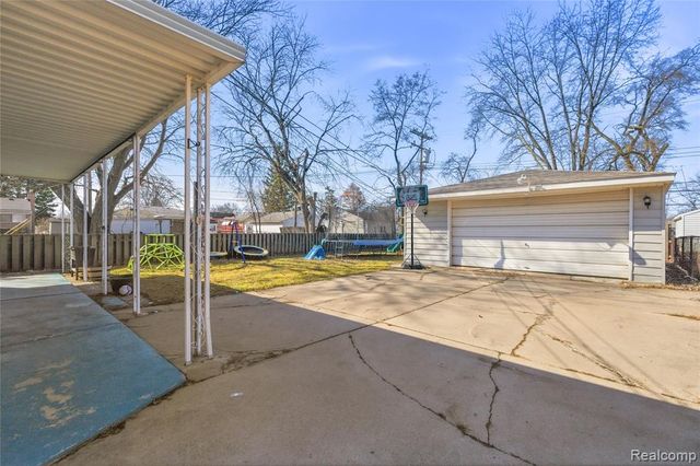 26071 Compson Street, Roseville, MI 48066