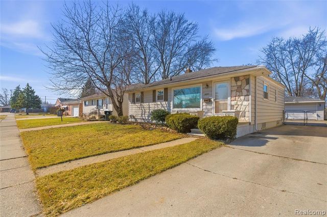 26071 Compson Street, Roseville, MI 48066