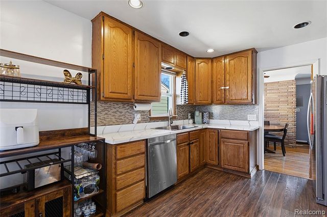 26071 Compson Street, Roseville, MI 48066