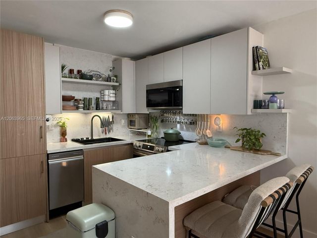 1666 West Ave 305, Miami Beach, FL 33139