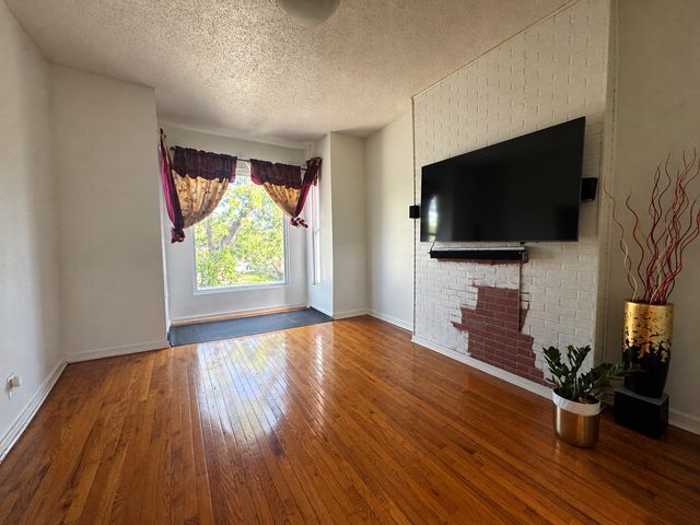 6830 S Langley Avenue, Chicago, IL 60637