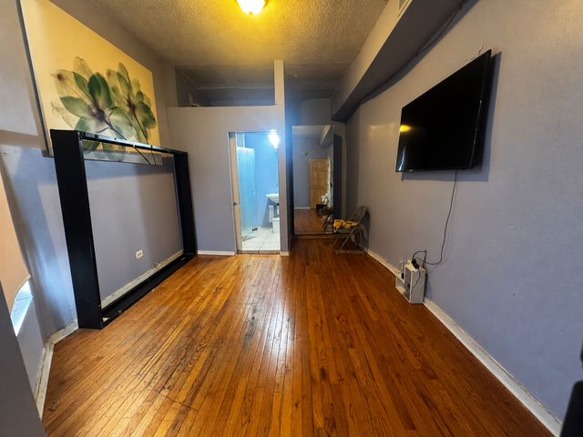 6830 S Langley Avenue, Chicago, IL 60637