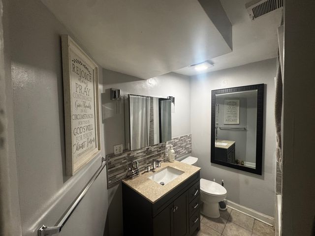 6830 S Langley Avenue, Chicago, IL 60637