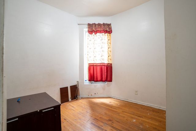 6830 S Langley Avenue, Chicago, IL 60637