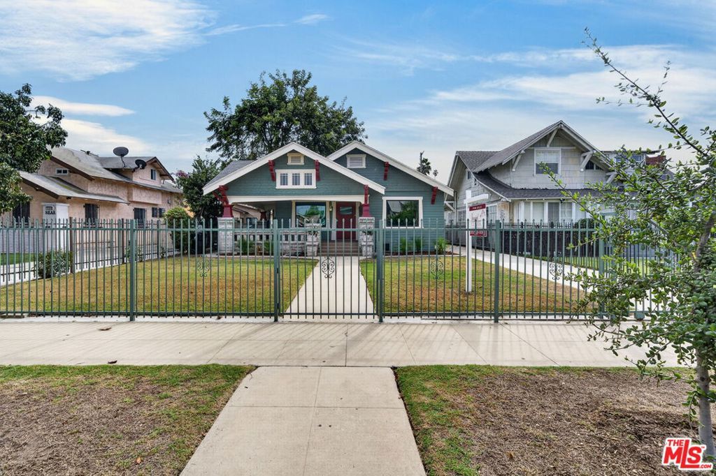 1588 W 49th Street, Los Angeles, CA 90062 — photo 2