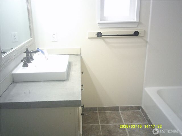 305 S 32nd Place, Mount Vernon, WA 98274