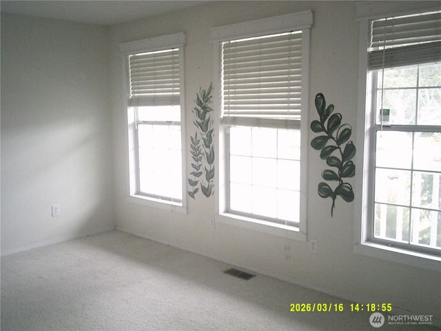 305 S 32nd Place, Mount Vernon, WA 98274