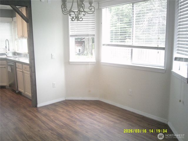 305 S 32nd Place, Mount Vernon, WA 98274