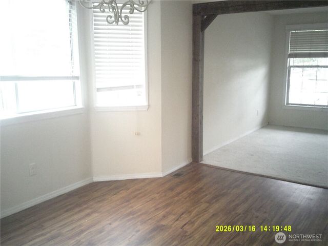 305 S 32nd Place, Mount Vernon, WA 98274